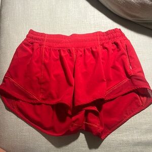 Lulu lemon hotty hot shorts size 6, 2.5 inseam